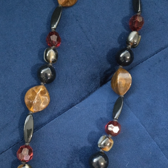 Elegant Black and Gold Beaded Necklace - Picture 3 of 4